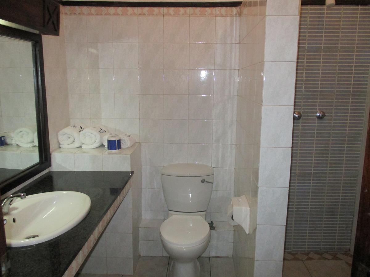 Indiana Beach Apartments Bamburi Exterior photo